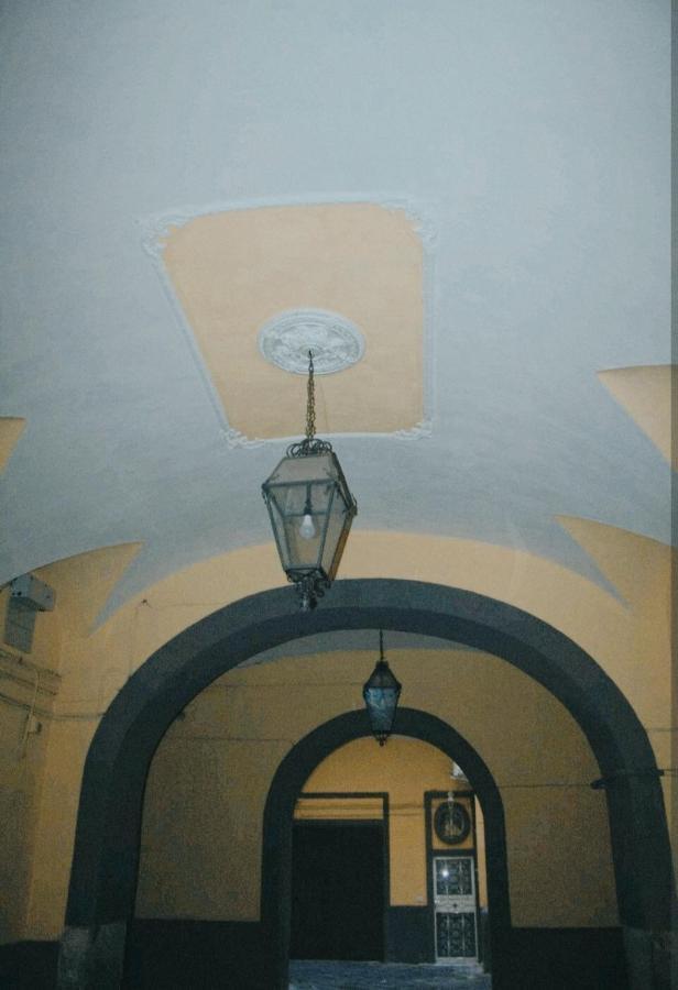 Piccola Maison Nel Centro Di Napoli Buitenkant foto